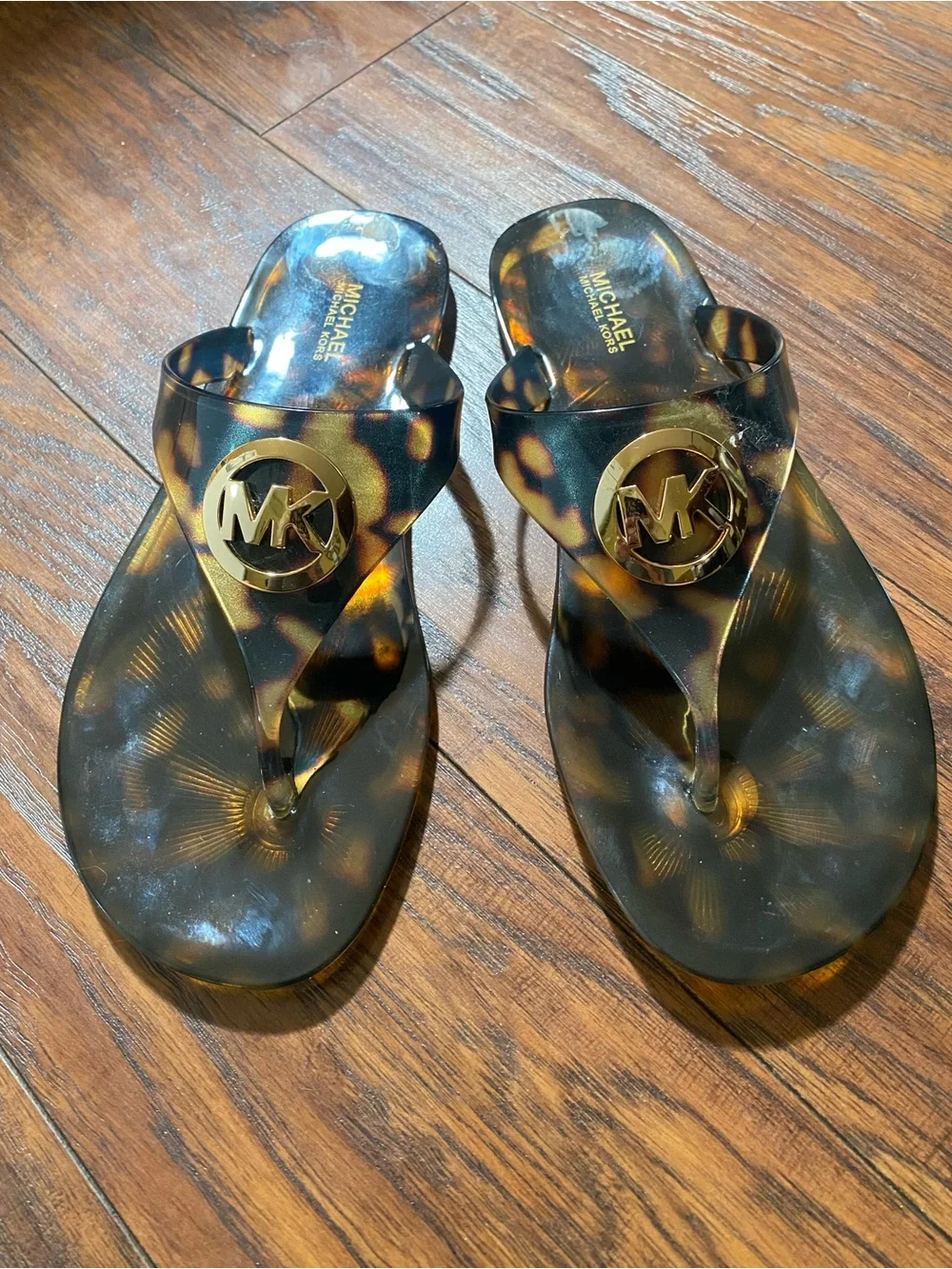 Michael Kors Tortoiseshell Logo Jelly Thong Sandals in Brown and Black
